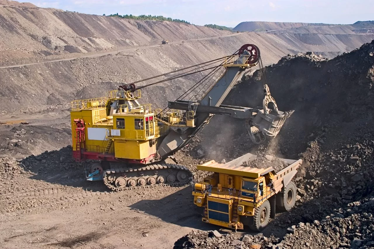 mining machines 823538443 1280x853.webp